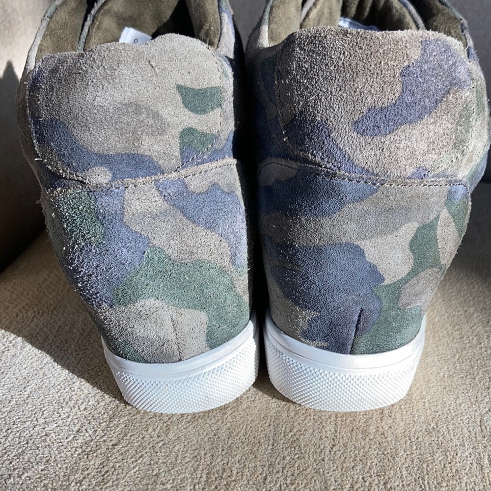 BLONDO Glenda Suede Camo Printed Waterproof Wedge Platform Sneakers Size 8.5 - Picture 9 of 13